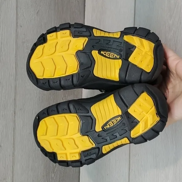 Keen Kids Boys Outdoor Warm Waterproof Saltwater Boots tall shoes sz 11