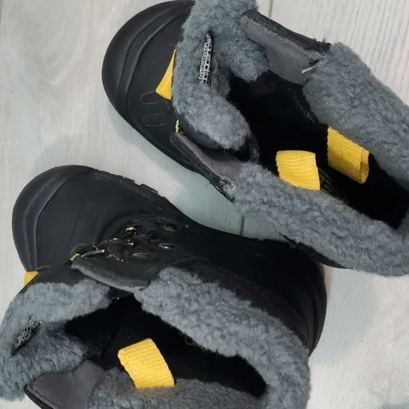 Keen Kids Boys Outdoor Warm Waterproof Saltwater Boots tall shoes sz 11