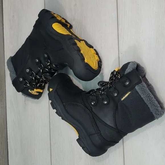 Keen Kids Boys Outdoor Warm Waterproof Saltwater Boots tall shoes sz 11