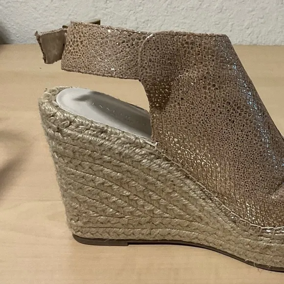 🎄Kenneth Cole NEW YORK OLIVIA WEDGE SANDAL S 9.5M