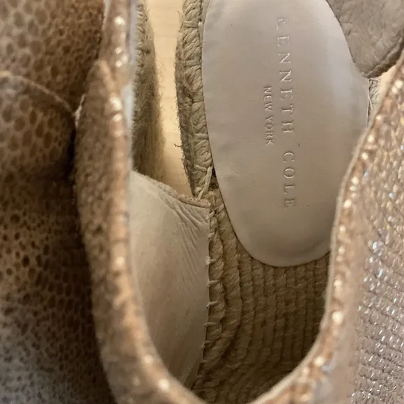 🎄Kenneth Cole NEW YORK OLIVIA WEDGE SANDAL S 9.5M