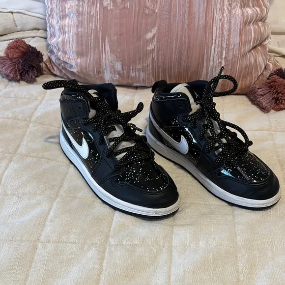 Kids Jordan 1 mid