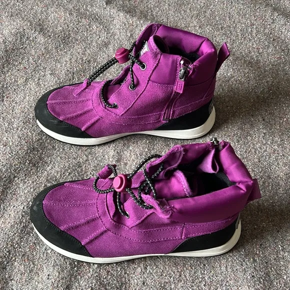 Kids Waterproof Winter Ugg Boots (Sz 5 Youth)
