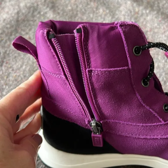 Kids Waterproof Winter Ugg Boots (Sz 5 Youth)