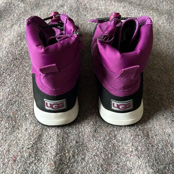 Kids Waterproof Winter Ugg Boots (Sz 5 Youth)