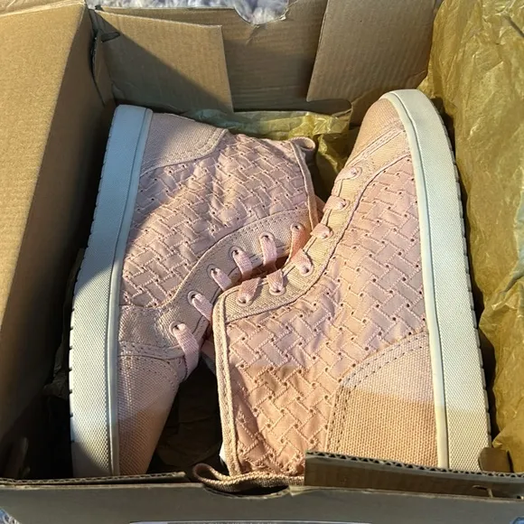 Koolaburra Ugg Kellen High Top Sneakers size 2