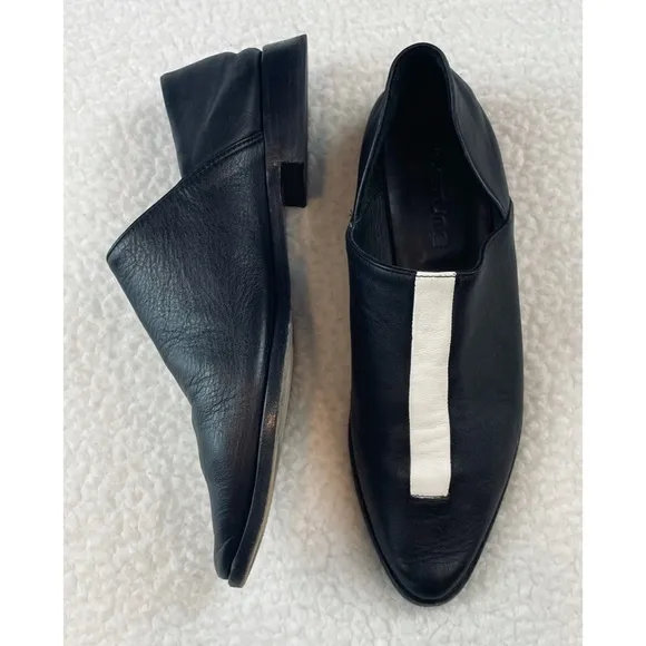 KOSTÜME • Black and White Pointed Toe Leather Slip-On Flats