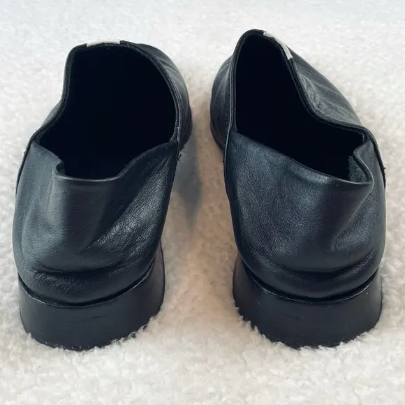 KOSTÜME • Black and White Pointed Toe Leather Slip-On Flats
