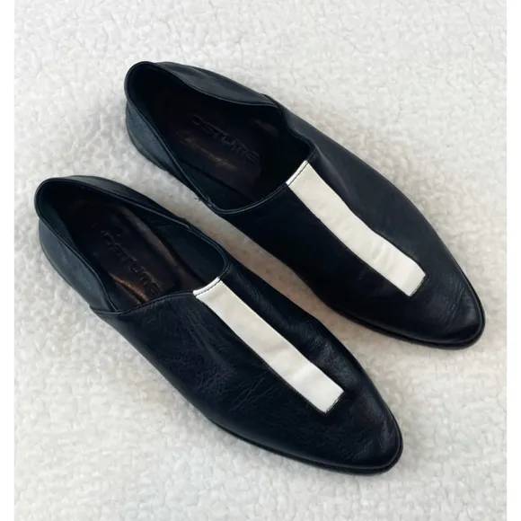 KOSTÜME • Black and White Pointed Toe Leather Slip-On Flats