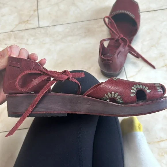 Leather flat tie mule sandals