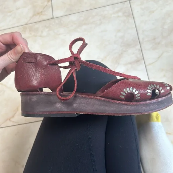 Leather flat tie mule sandals