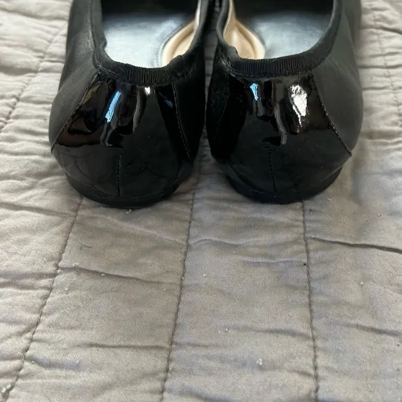 Like new Arturo Chiang black ballet flats size 8.5