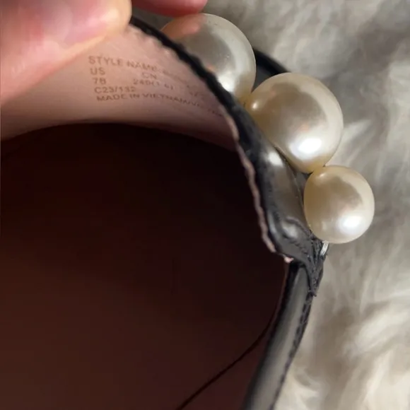 LIKE NEW | Kate Spade |Black Loafers W/ Pearl Detail