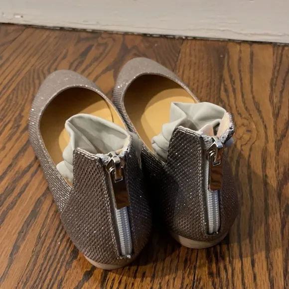 Like New Silver Ballet Flats