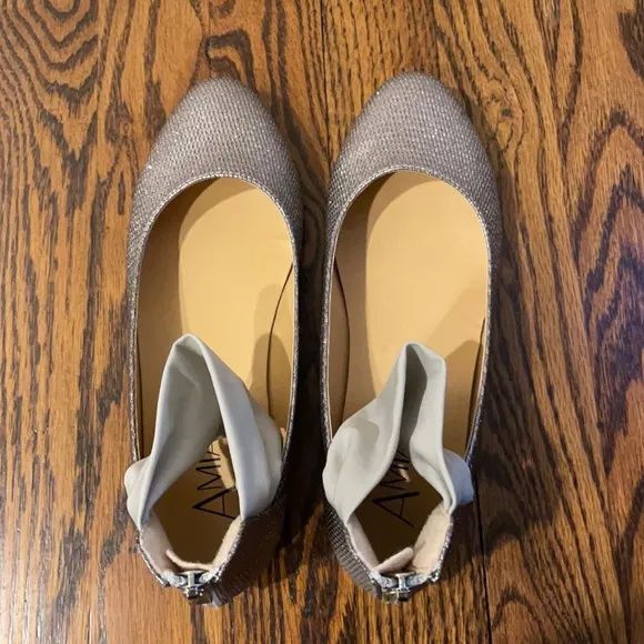 Like New Silver Ballet Flats