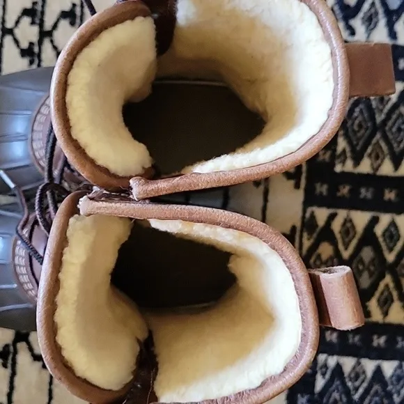 L.L. Bean Sheepskin Lined 8 Eyelet Brown Leather Bean Boots Size 7 N