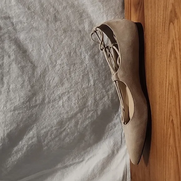 M. GEMI Light Beige / Tan Brezza Laced Pointed-toe Ballet Flats, size 39
