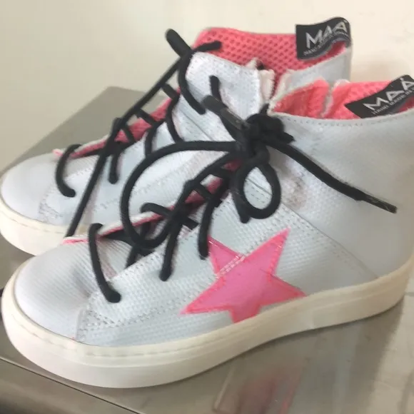 MAA brand new sneaker size 29