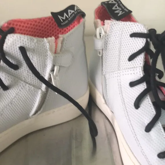 MAA brand new sneaker size 29