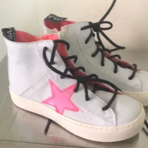 MAA brand new sneaker size 29