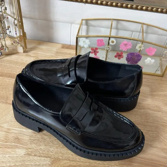 Madden Girl Black Classic Old Money Cecily Loafers New With Box Size 10