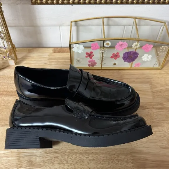 Madden Girl Black Classic Old Money Cecily Loafers New With Box Size 10