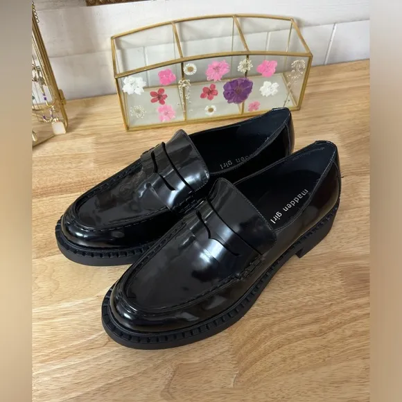 Madden Girl Black Classic Old Money Cecily Loafers New With Box Size 10