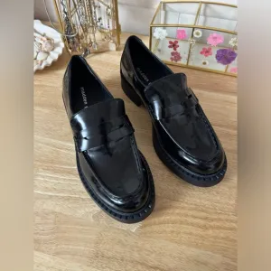 Madden Girl Black Classic Old Money Cecily Loafers New With Box Size 10