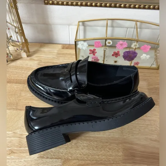 Madden Girl Black Classic Old Money Cecily Loafers New With Box Size 10