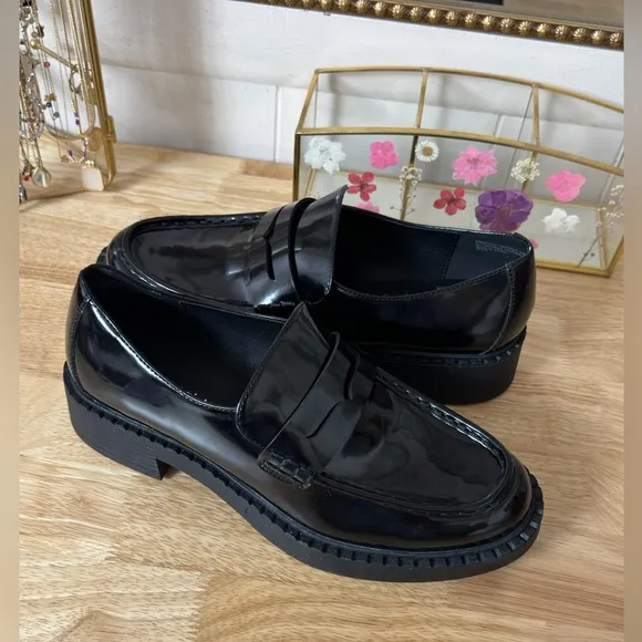 Madden Girl Black Classic Old Money Cecily Loafers New With Box Size 10