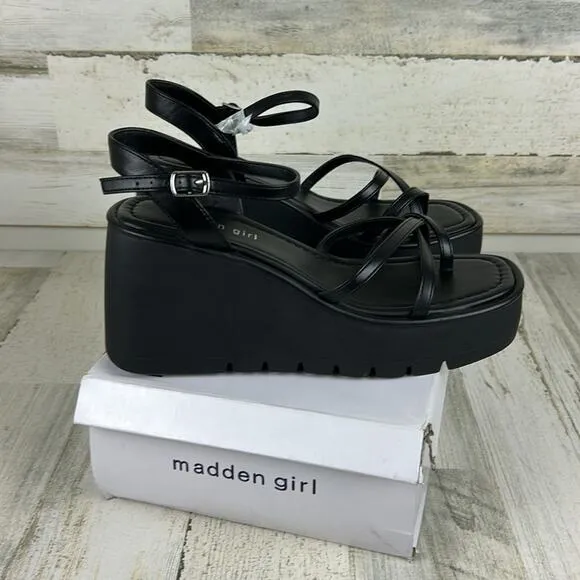 Madden Girl Volt womens size 10 Black faux leather buckle strappy sandals new