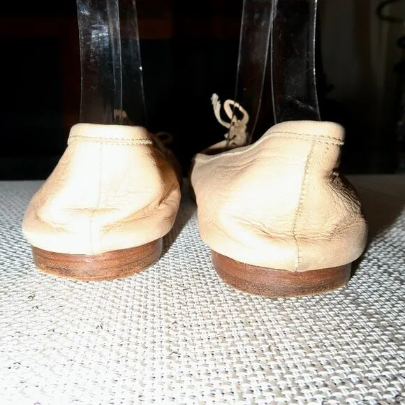 Manolo Blahnik Ballerimu Pointed-Toe Titto Ballerina Flats Size 38.5 / 8.5