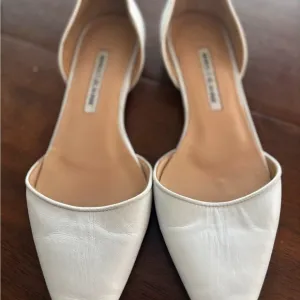 Manolo Blahnik White Flats with Pointed Toe and Textured Finish