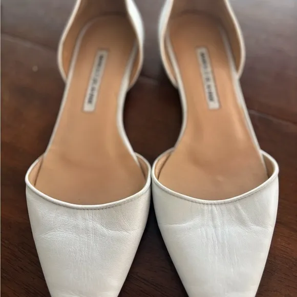 Manolo Blahnik White Flats with Pointed Toe and Textured Finish
