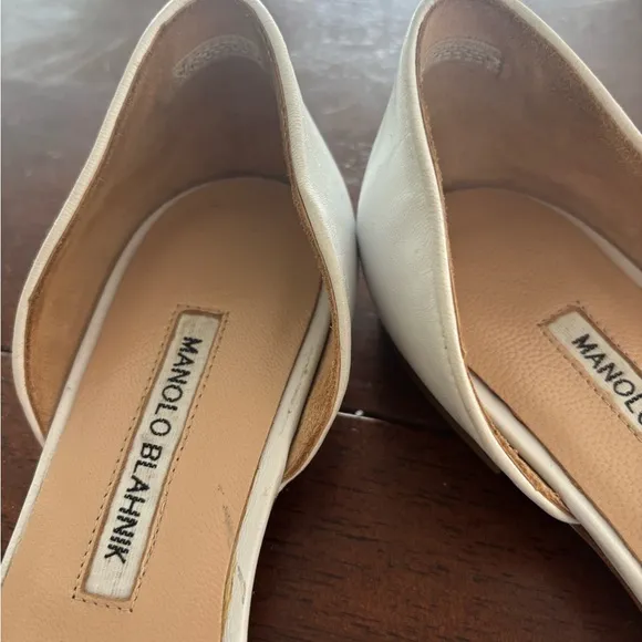 Manolo Blahnik White Flats with Pointed Toe and Textured Finish