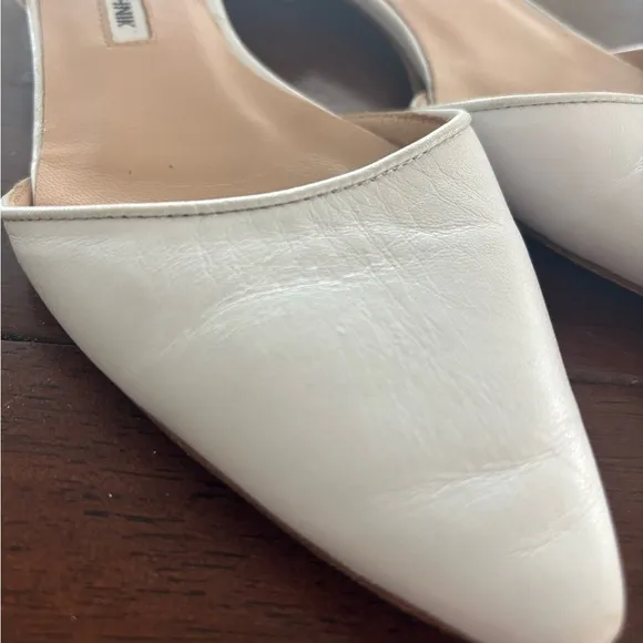 Manolo Blahnik White Flats with Pointed Toe and Textured Finish