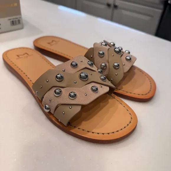 Marc Fisher Paxton Women’s Slide Sandals, Flats Tan W/ Silver Studs , 8 M NEW