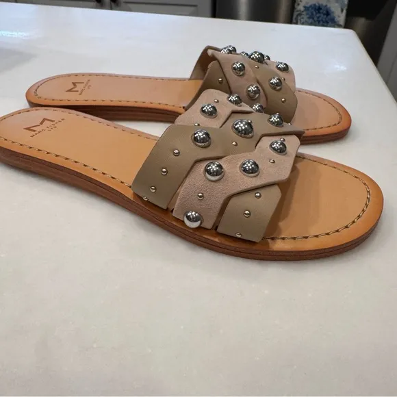 Marc Fisher Paxton Women’s Slide Sandals, Flats Tan W/ Silver Studs , 8 M NEW
