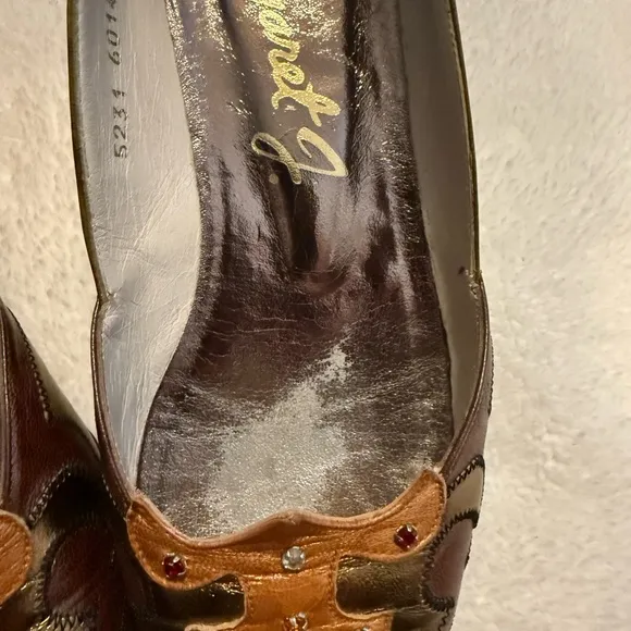 Margaret J  Vintage Brown and Tan Flats with a Beautiful Jeweled Design.Size 6.5