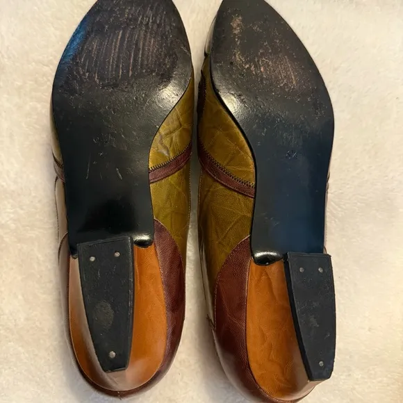 Margaret J  Vintage Brown and Tan Flats with a Beautiful Jeweled Design.Size 6.5