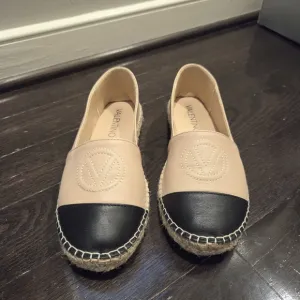 Mario Valentino Women's Black and Cream Espadrilles Size 38 / US 8