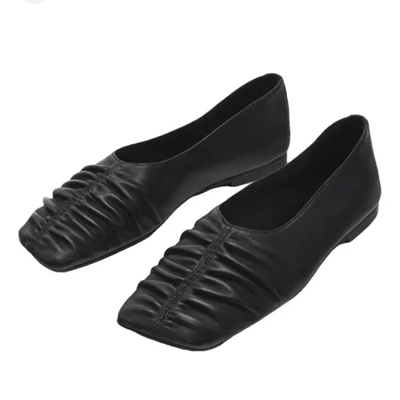 Massimo Dutti NWOT black leather ballet flats