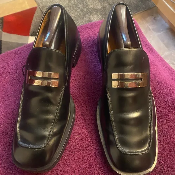 Men vintage Gucci loafers size 9 D black