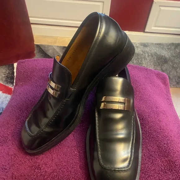 Men vintage Gucci loafers size 9 D black