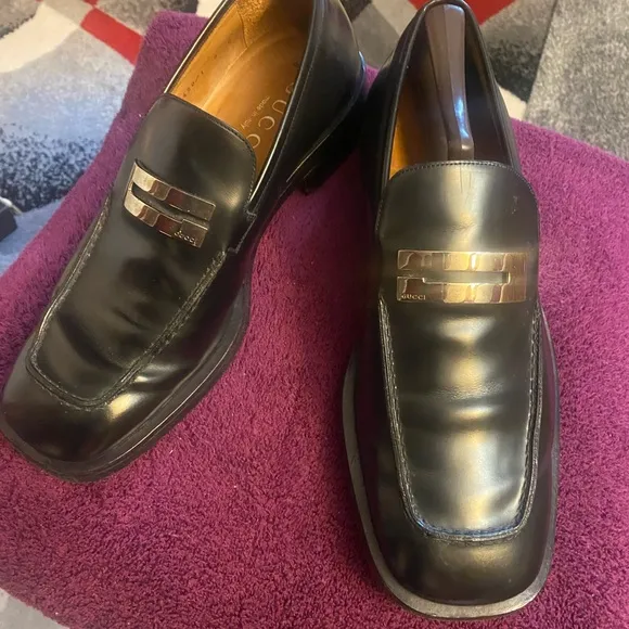 Men vintage Gucci loafers size 9 D black