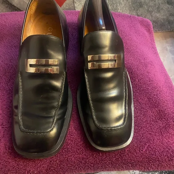 Men vintage Gucci loafers size 9 D black