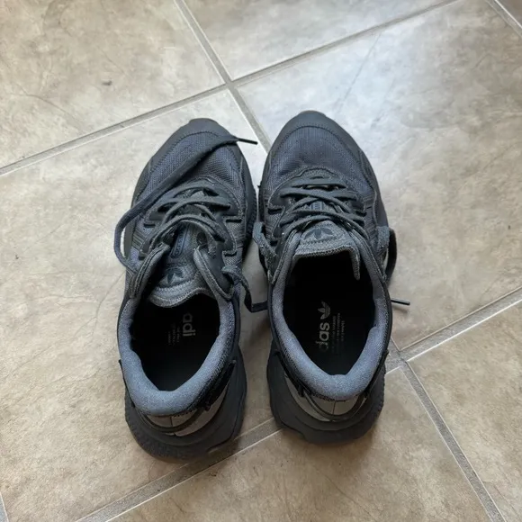 Men's adidas ozweego Gray Sneakers