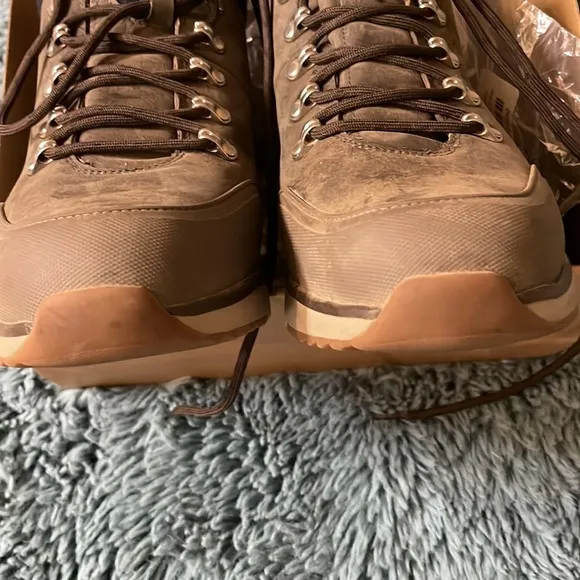 Mens UGG Olivert snow boots great condition 13