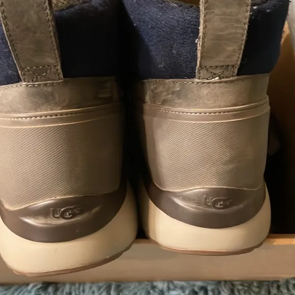 Mens UGG Olivert snow boots great condition 13