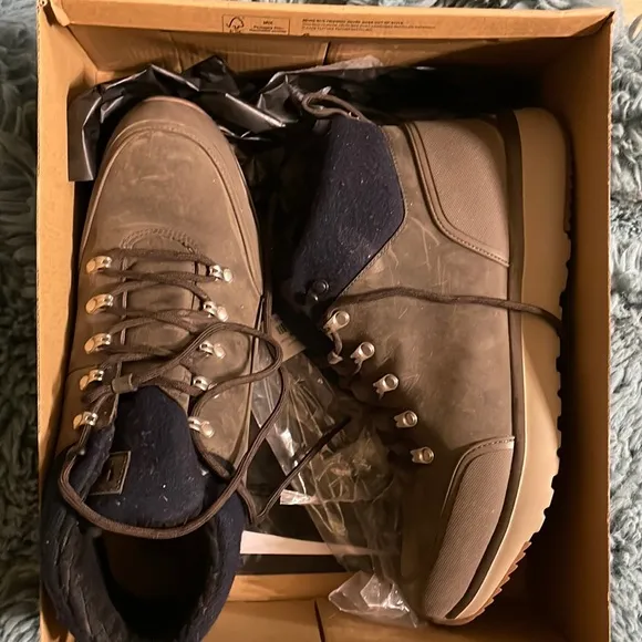 Mens UGG Olivert snow boots great condition 13